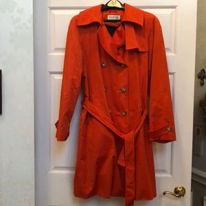 Michael Kors buttoned lined double breasted belted trench raincoat. Size L